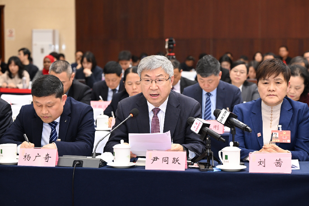 尹同跃：以安全为底线 推动中国汽车产业迈向全球价值链高端